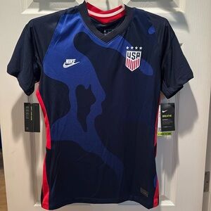 NWT Nike Team USA Exclusive slim fit move to zero shirt